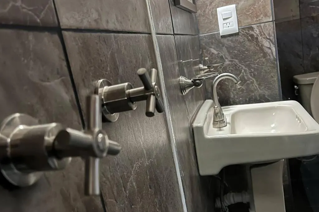 Alojamiento Suite Con Aire Acondicionado Y Estacionamiento Ubicado A 1 Cuadra Del Parian En Centro Tlaquepaque Privada E Independiente Guadalajara Apartmán